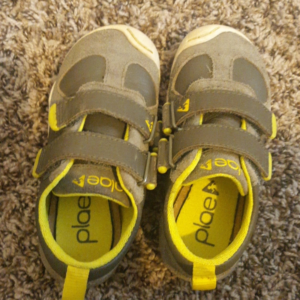 Size 9 toddler Plae shoes gently preowned